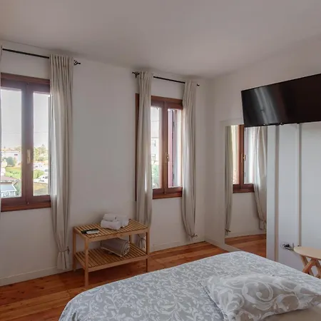 Alojamento de Acomodação e Pequeno-almoço Bacaria 3*